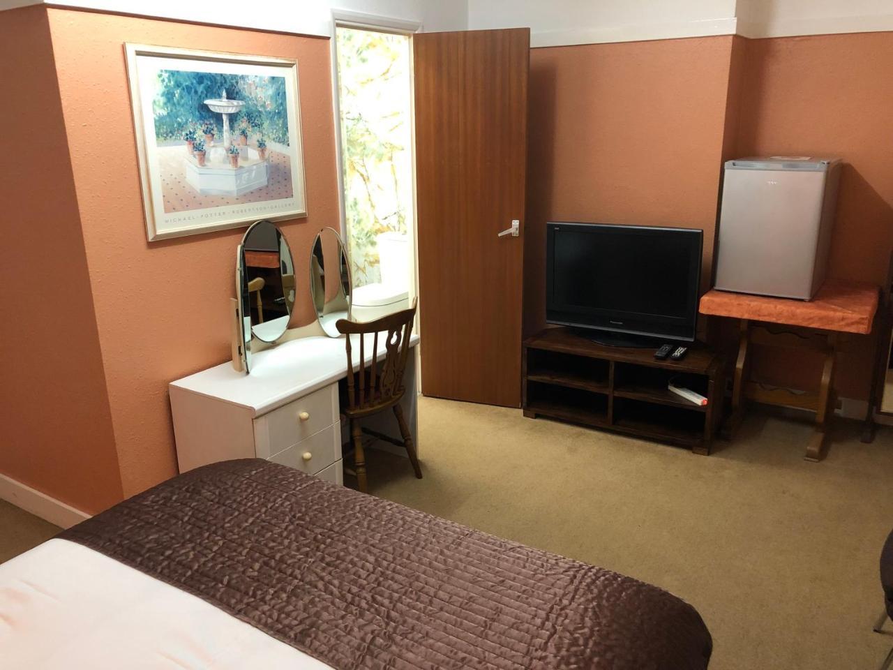 Grove End Hotel Watford  Bagian luar foto