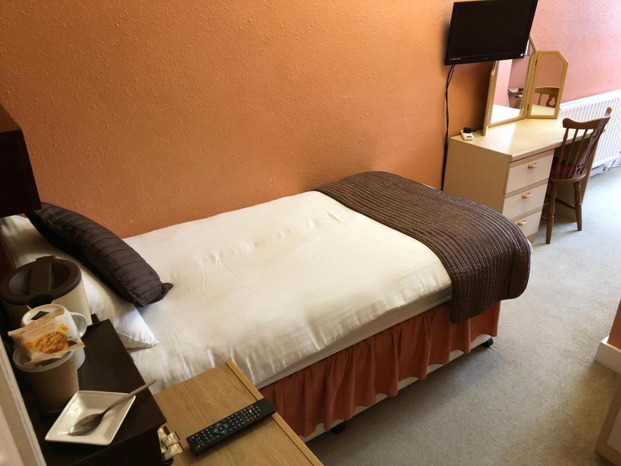 Grove End Hotel Watford  Bagian luar foto