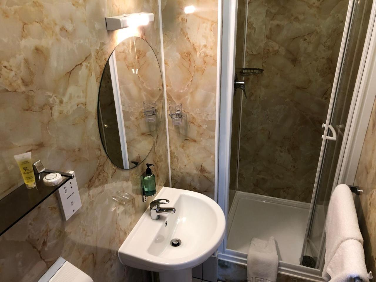 Grove End Hotel Watford  Bagian luar foto